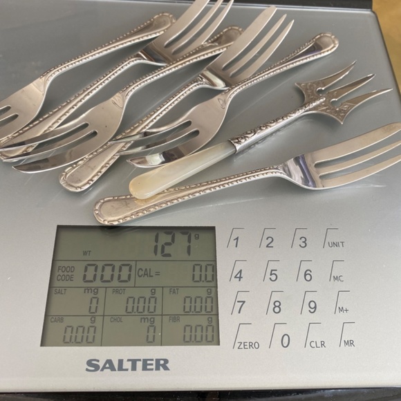 Sheffield Hallmarked Sterling silver cake fork set with trident - Picture 6 of 8